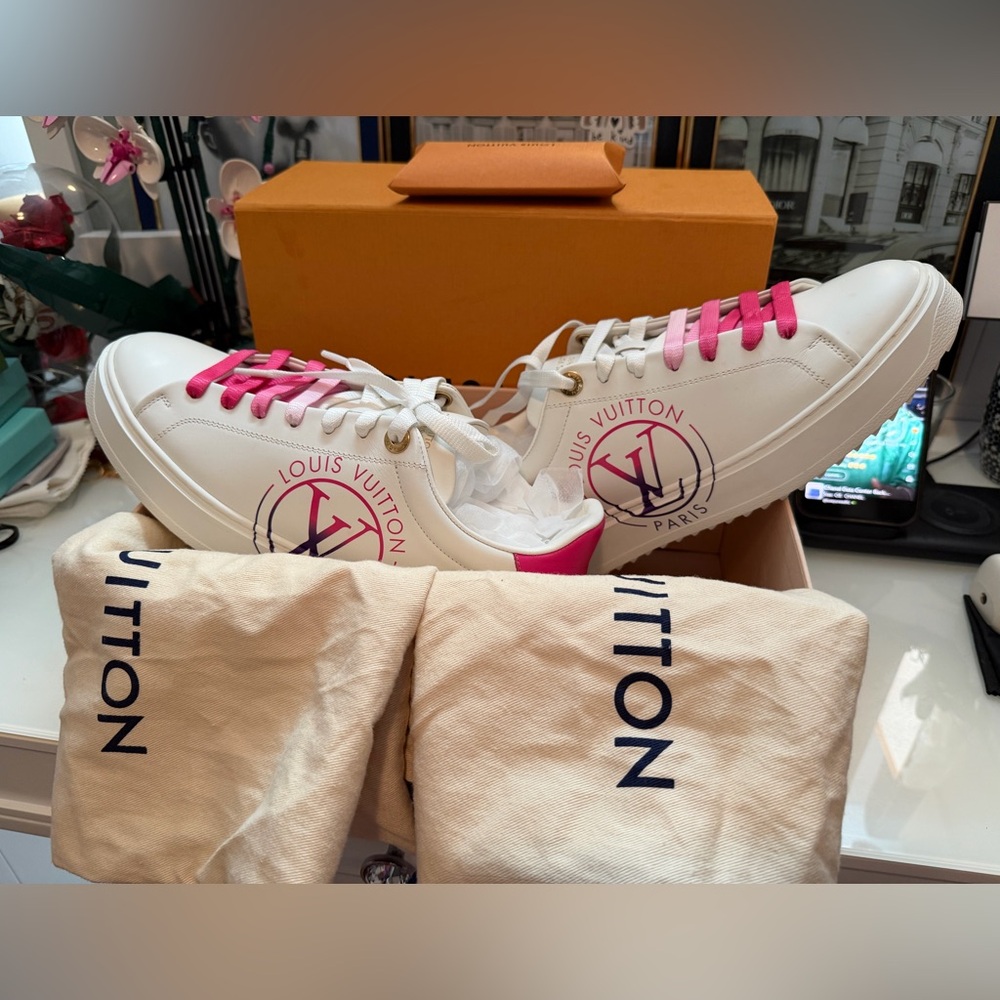 Authentic Louis Vuitton Time Out Sneaker Powdery Pink size 39 with COA.